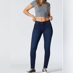 Alexa Mavi Mid Rise, Skinny 33/32